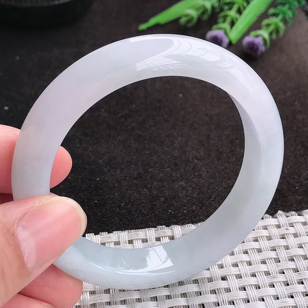 天然A货翡翠54/12.3/8.5老坑秀气冰润月光白手镯宽边玉镯