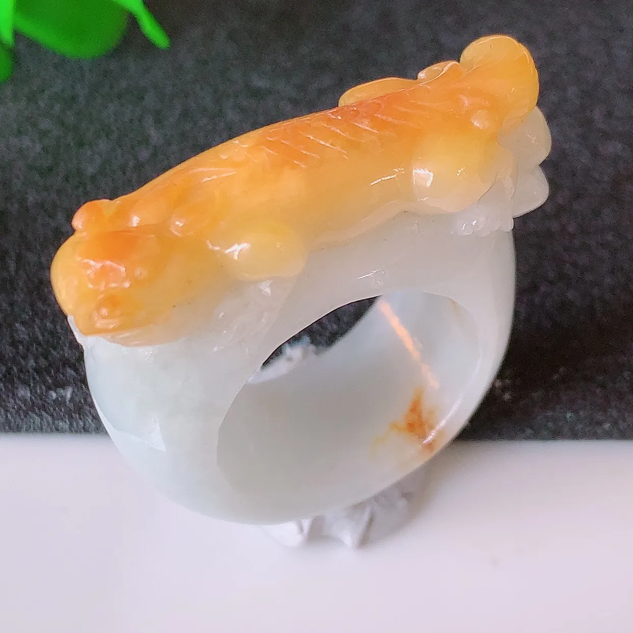 自然光实拍，黄翡貔貅扳指，18.5mm内径双彩翡翠扳指，冰润指环，玉扳指，戒指，财源滚滚，玉质细腻起