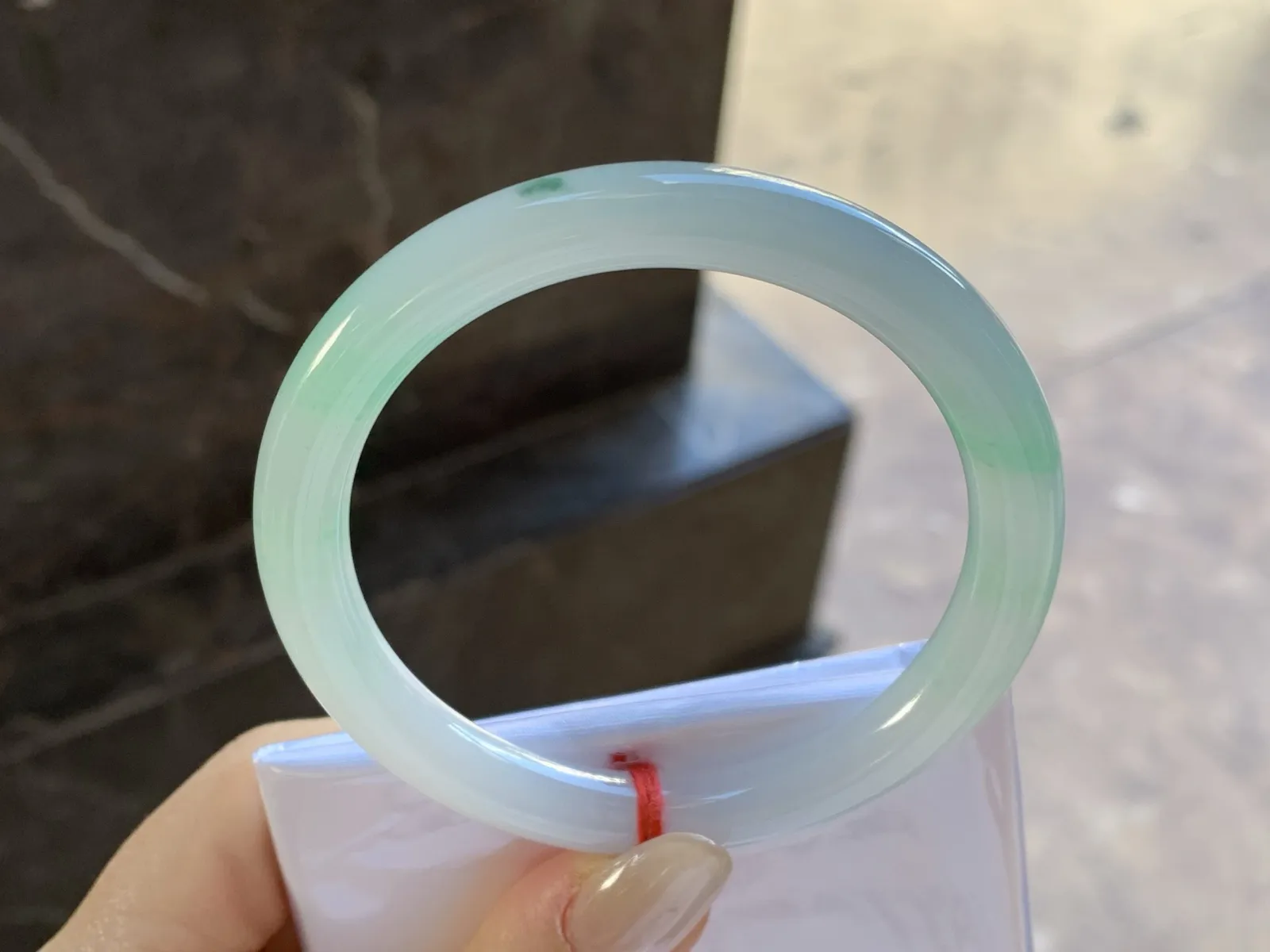 带色圆条手镯
尺寸：55.5-8.2mm
有种有色～小清新