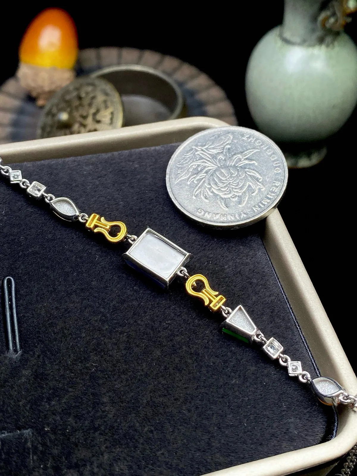 【冰种紫方无事牌镶嵌手链】颗颗冰透，饱满圆润，光泽闪耀，流行款，18K金搭配，裸石尺寸10.1*2*