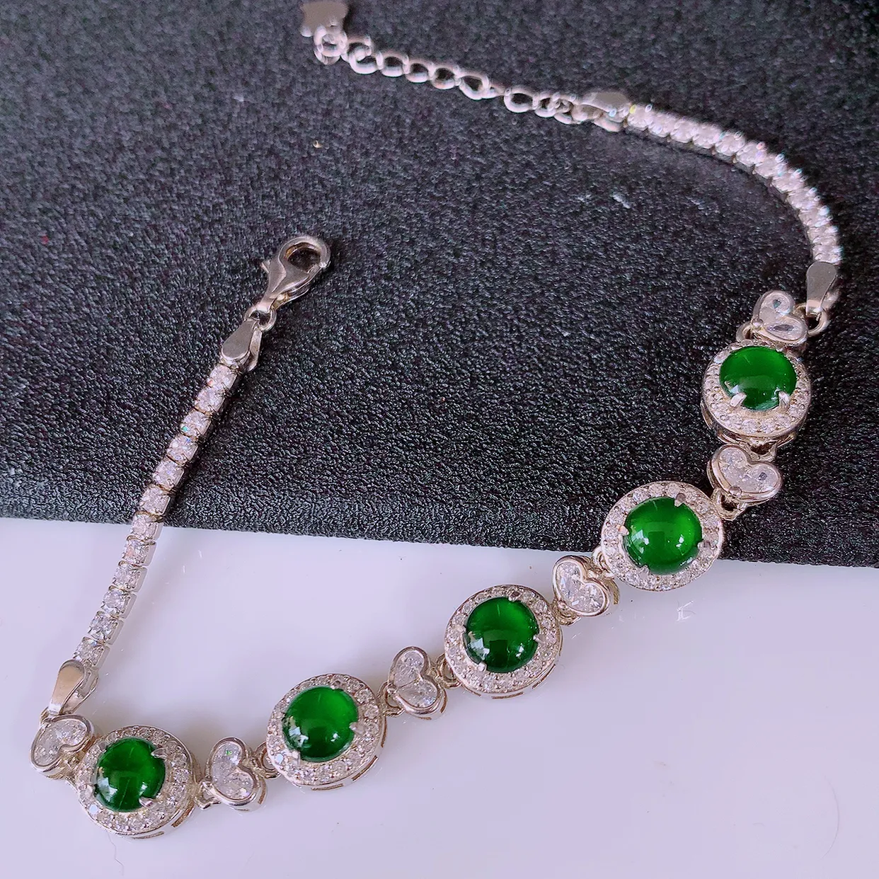 冰透满绿翡翠925银镶嵌手链，自然光实拍，翠色灵动，颜色漂亮，种老水足，品相佳，佩戴佳品！#97.1