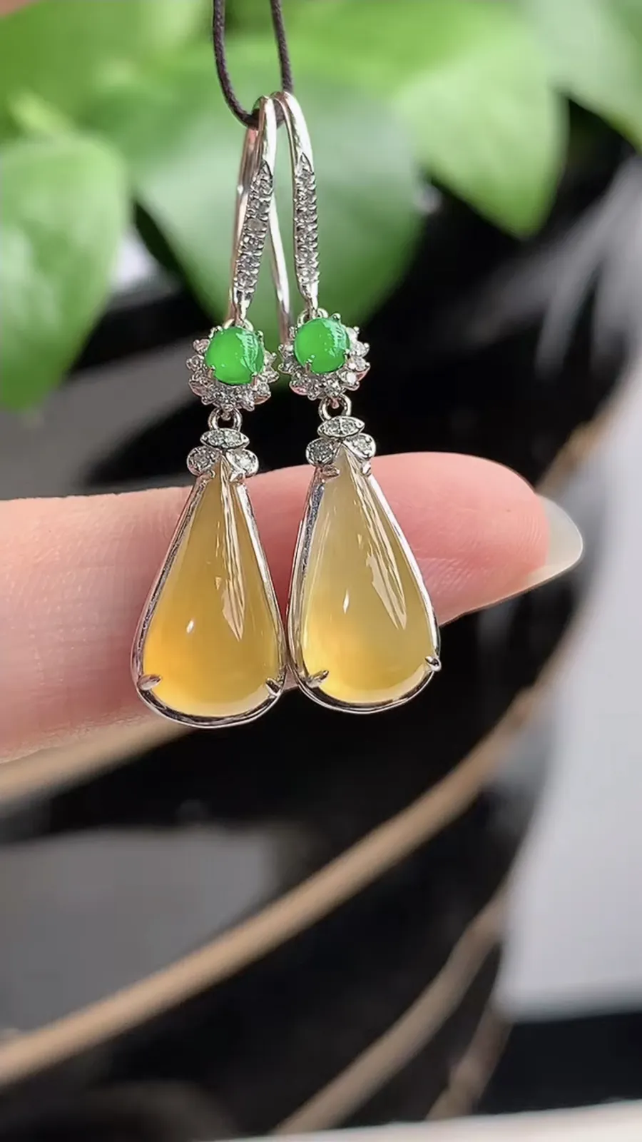 a货翡翠老坑冰种18K金镶嵌黄翡水滴耳坠 尺寸12.3×6.4×6mm 重量3.16g 1207