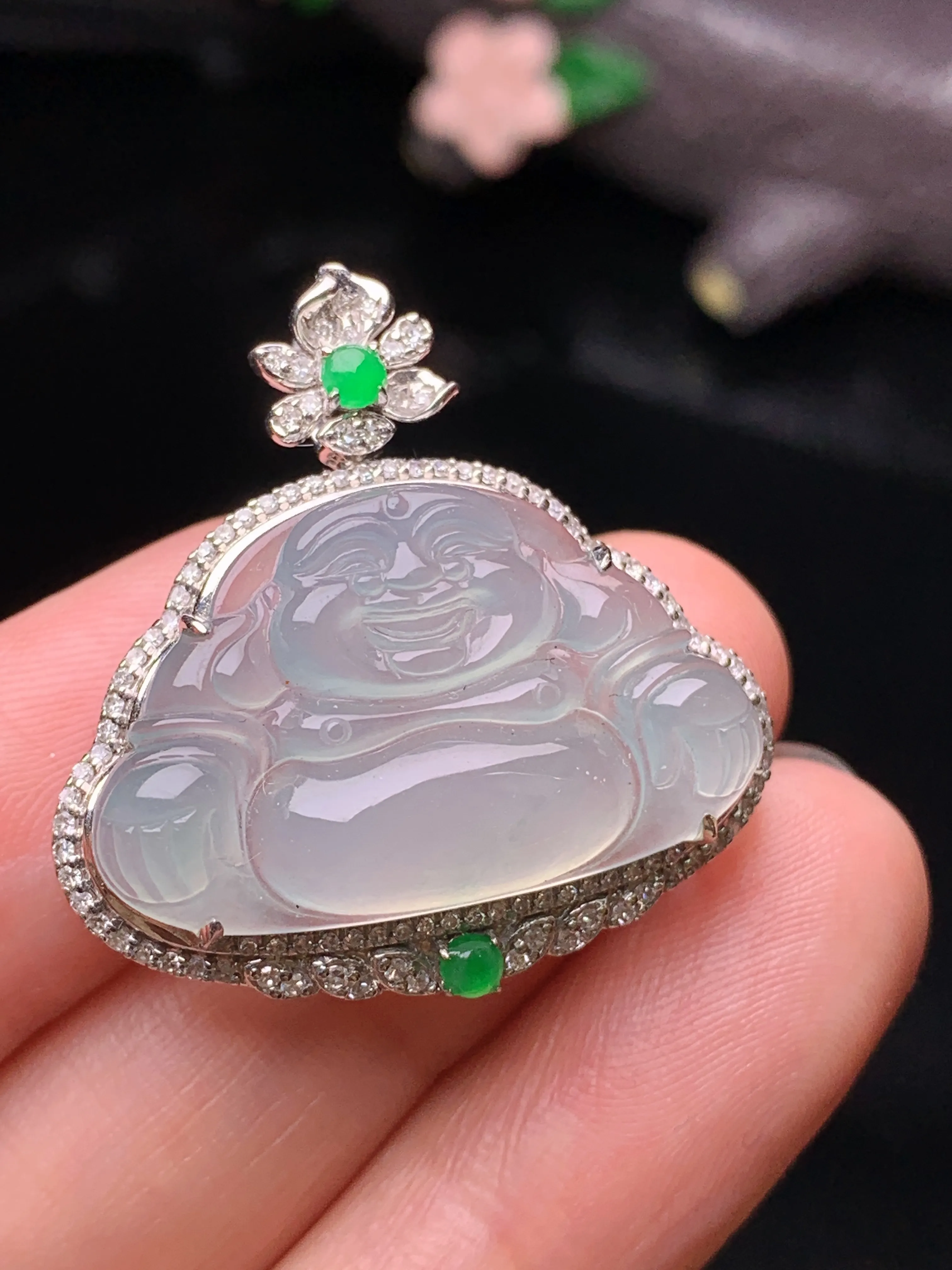 18k金钻镶嵌冰种佛的公吊坠 玉质细腻 水润亮眼 色泽艳丽 整体尺寸29*28.8*9.5