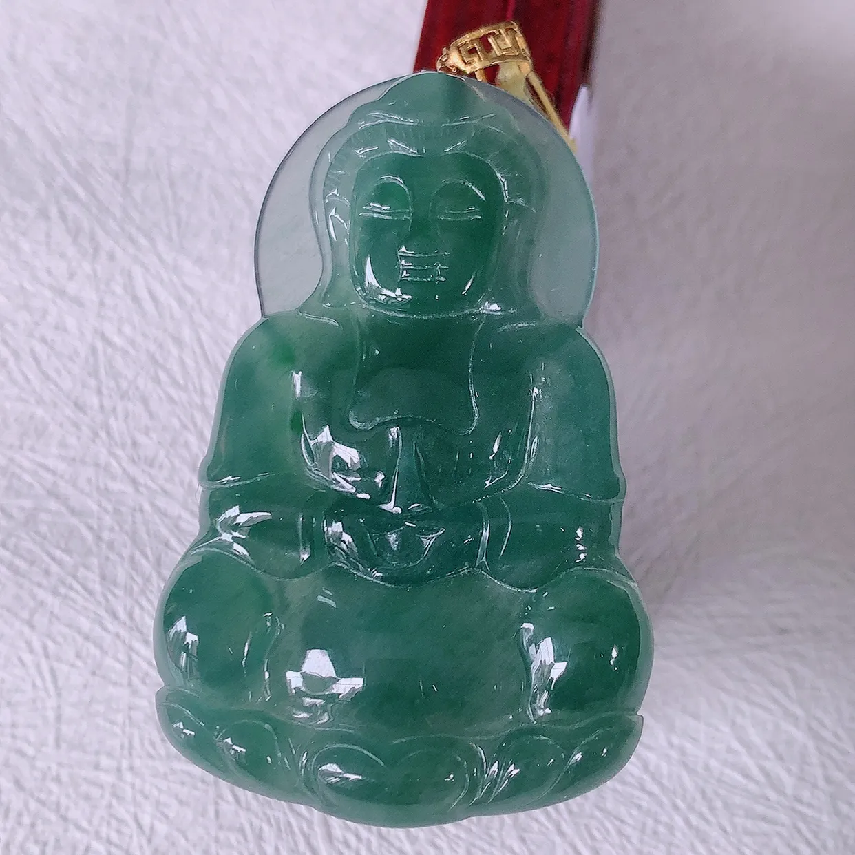 18K金镶嵌冰种满色翡翠观音菩萨吊坠，赐福翡翠观音，观音面相端庄，品相佳，佩戴气质！#35.11