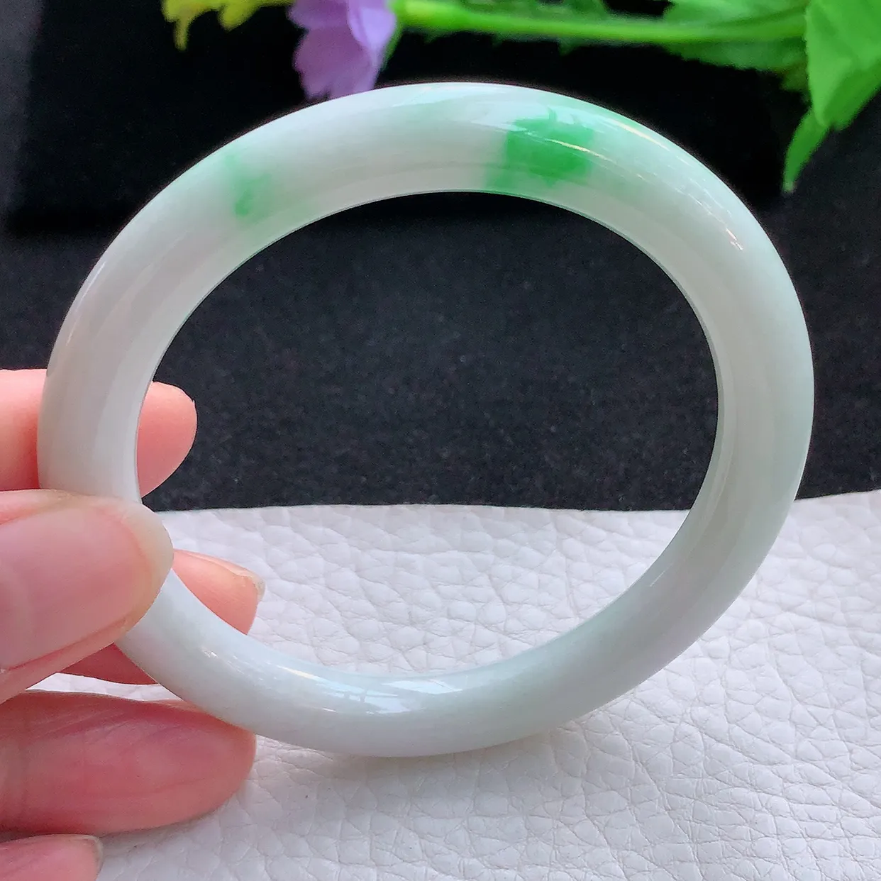 xx自然光56.5*8.5*9美人镯 翡翠a货玉手镯白底青圆条珠宝玉手环