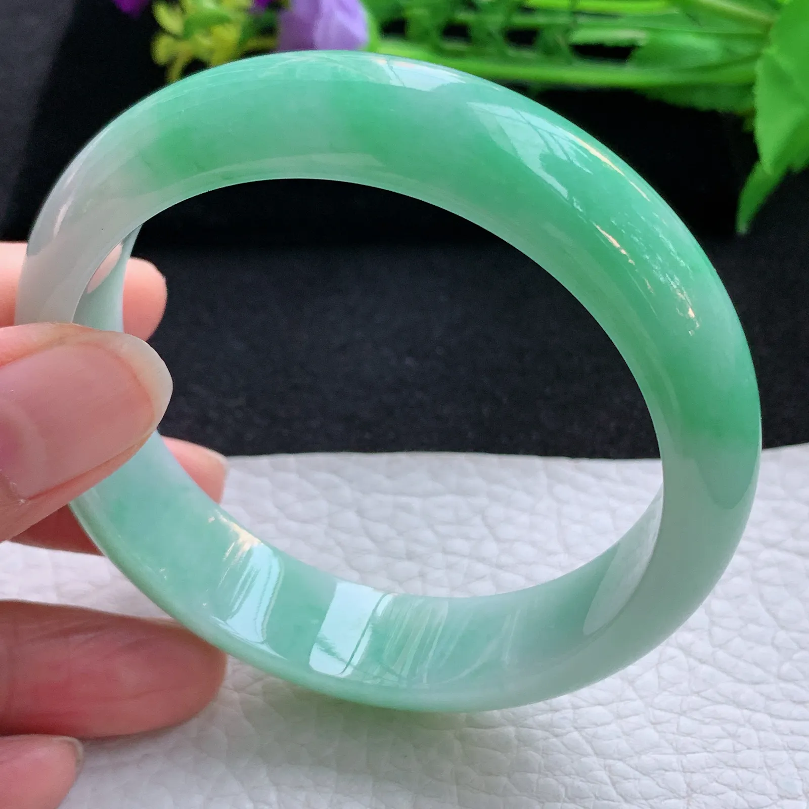 js自然光59*15*7.8轮胎镯 翡翠a货玉手镯冰绿宽边珠宝玉手环