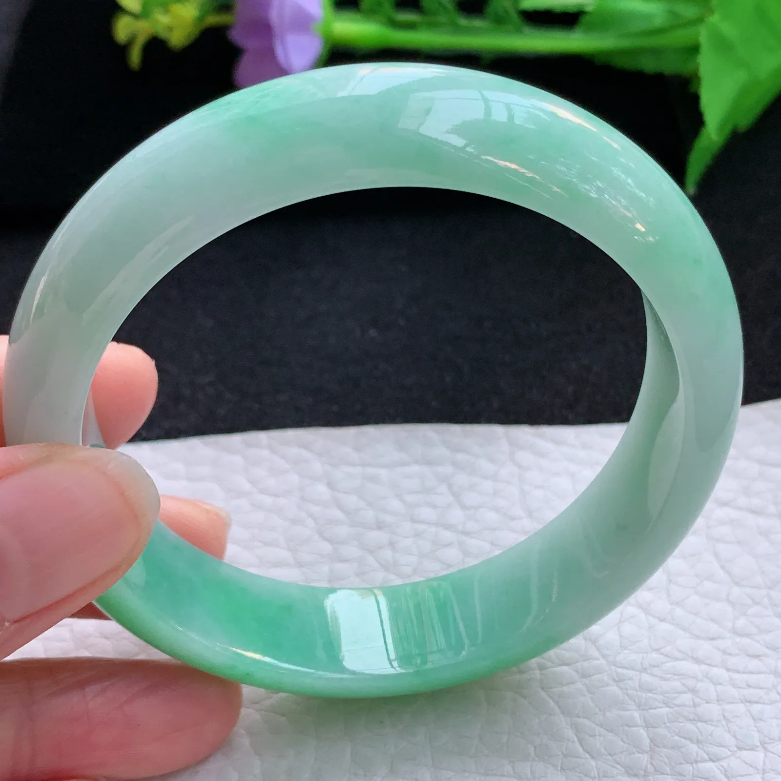 js自然光59*15*7.8轮胎镯 翡翠a货玉手镯冰绿宽边珠宝玉手环