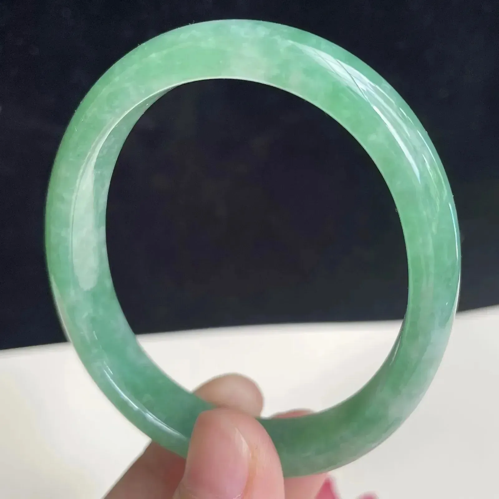54.4*46.5mm天然翡翠A货满绿水润贵妃玉手镯33.88克