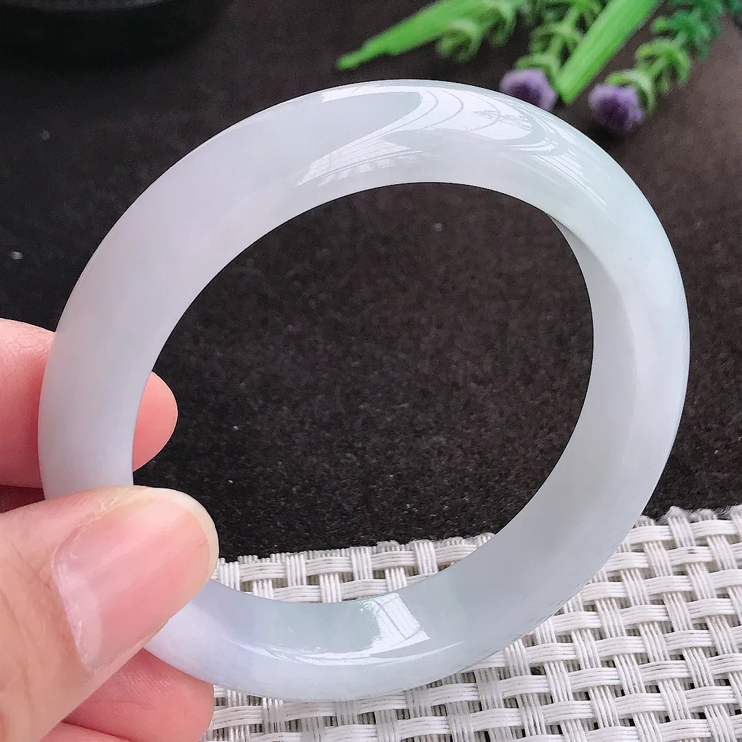 天然A货翡翠54/12.3/8.5老坑秀气冰润月光白手镯宽边玉镯