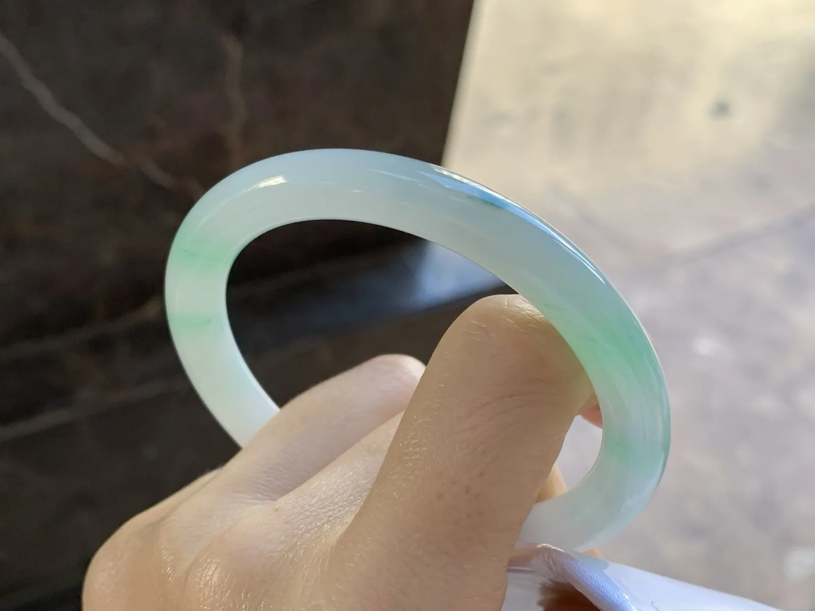 带色圆条手镯
尺寸：55.5-8.2mm
有种有色～小清新