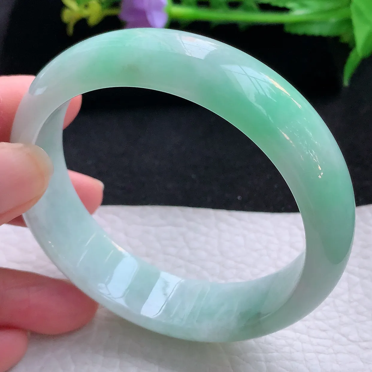 hh自然光59*17*7.3轮胎镯 翡翠a货玉手清新飘绿宽边珠宝玉手环