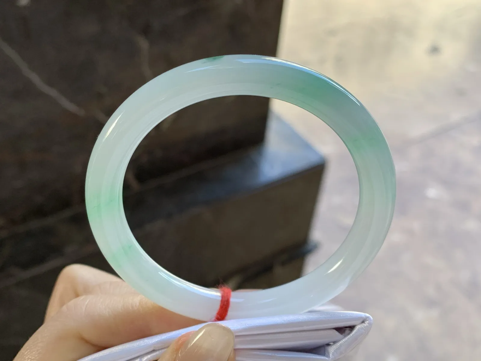 带色圆条手镯
尺寸：55.5-8.2mm
有种有色～小清新