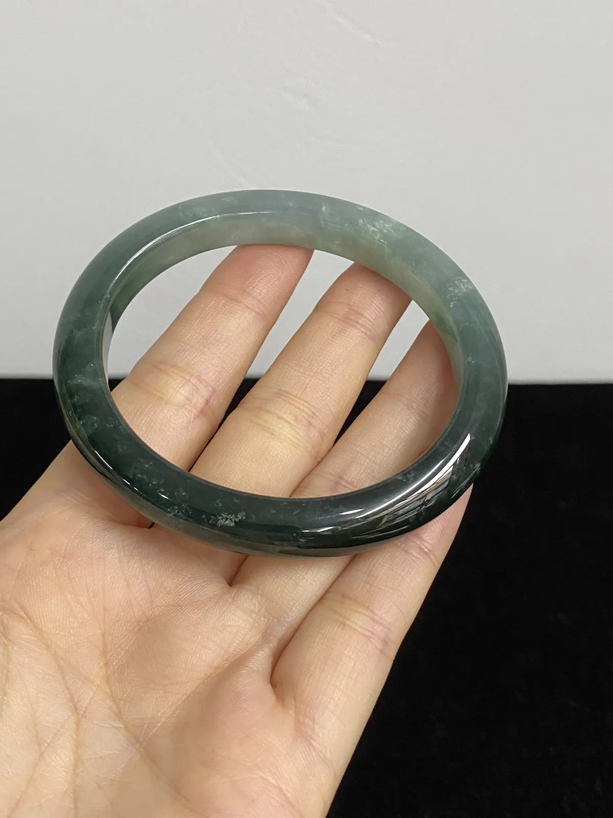 贵妃镯56圈口，翡翠手镯
