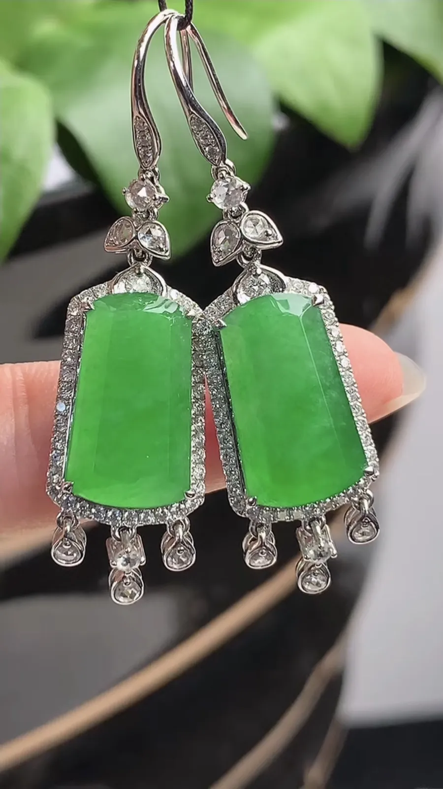 a货翡翠老坑冰种18K金伴钻镶嵌阳绿无事牌耳坠 尺寸15.7×8.8×6mm 重量9.24g 1207