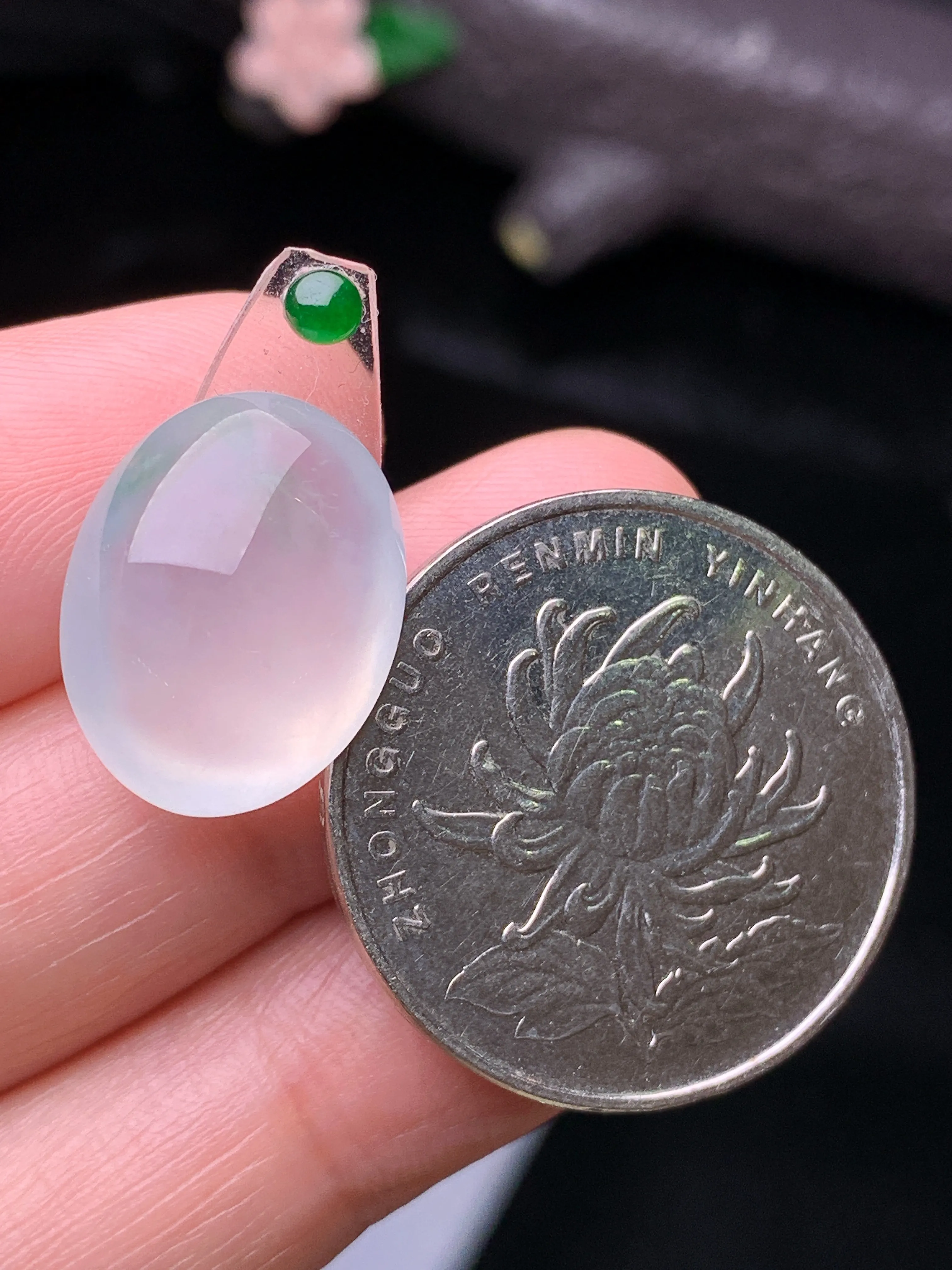 镶嵌款 冰种蛋面吊坠 玉质细腻 水润亮眼 色泽艳丽 整体尺寸16.5*13.7*6.8