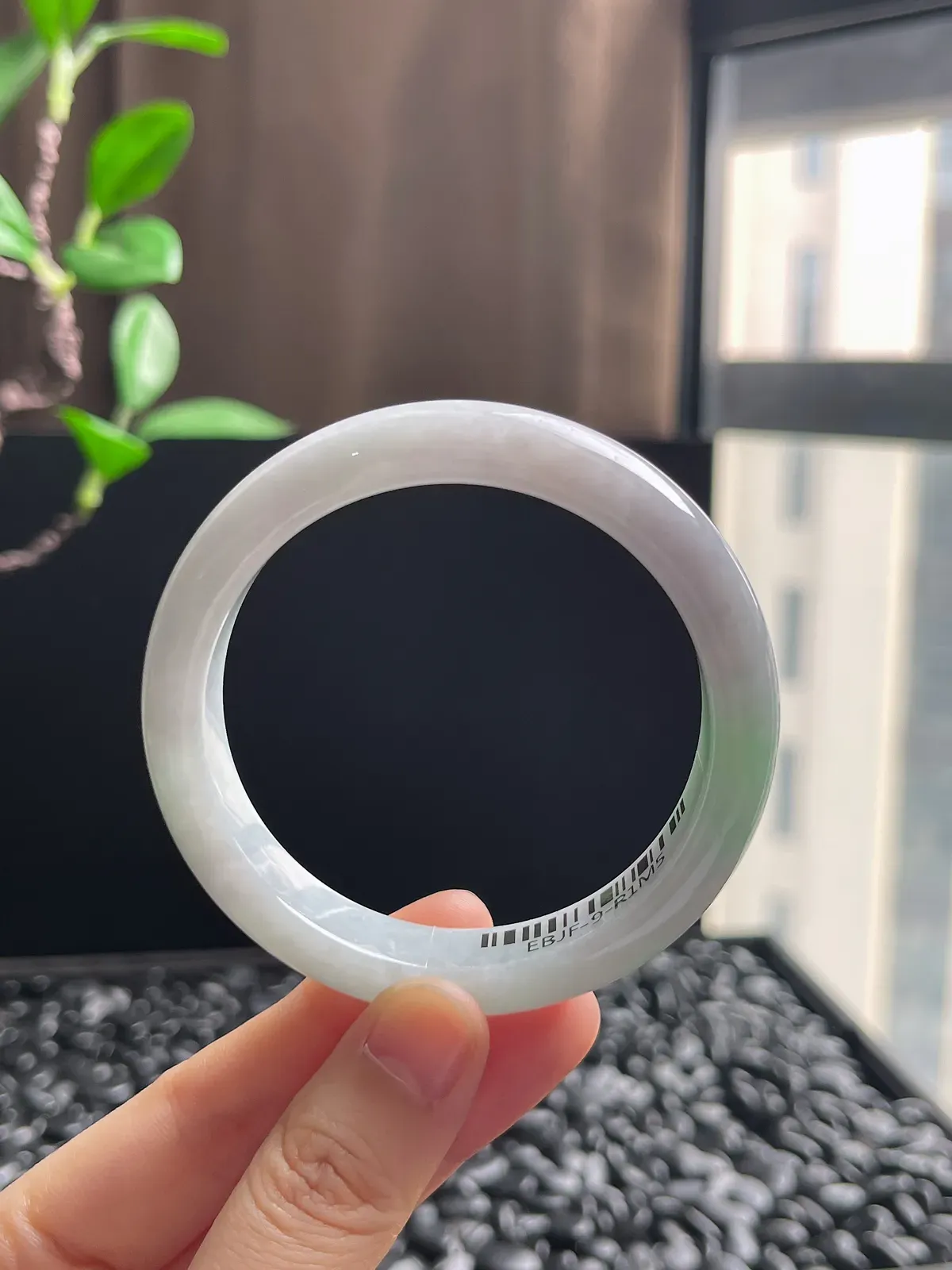 正圈55圈口，翡翠糯化种飘绿手镯