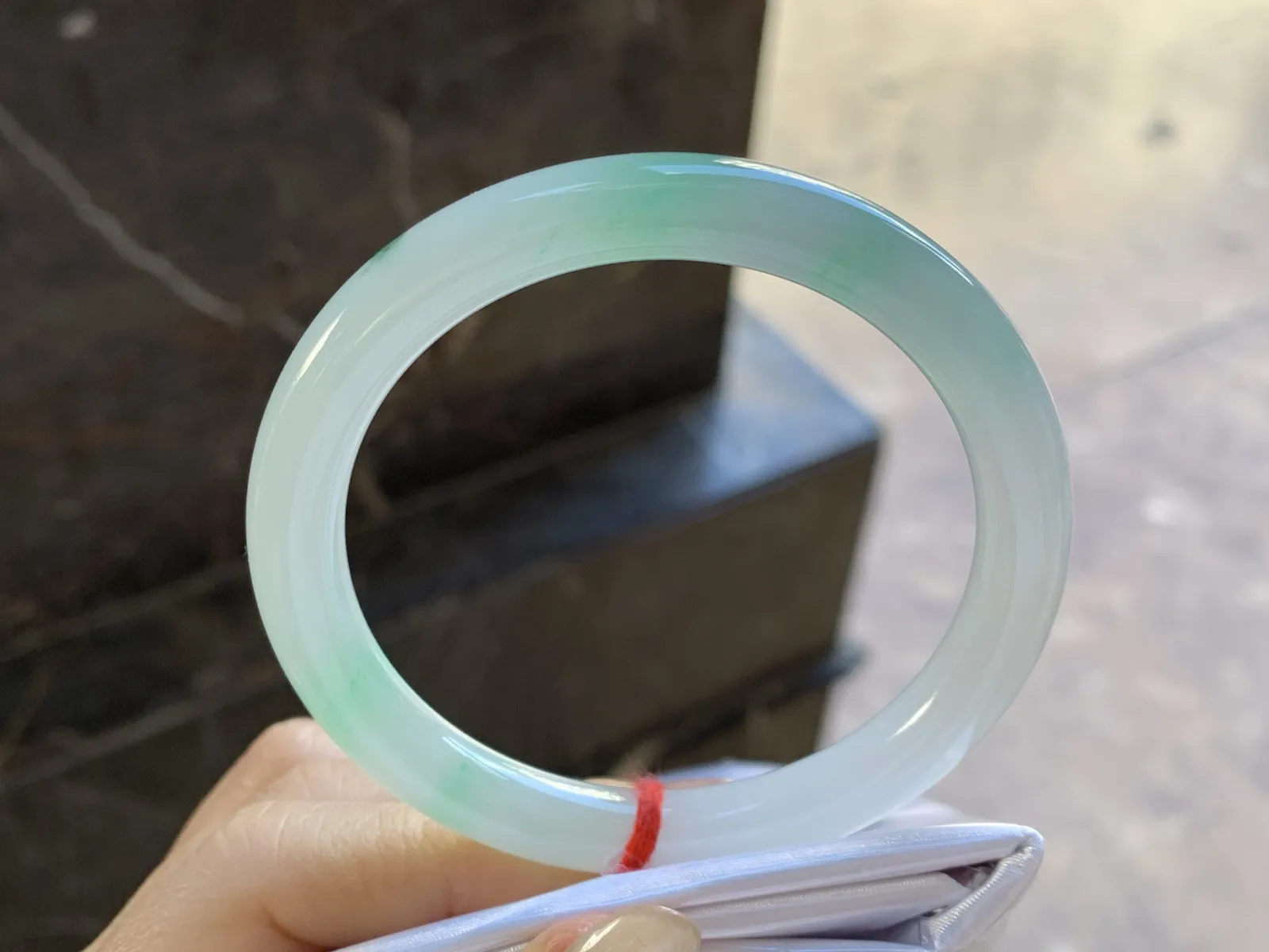 带色圆条手镯
尺寸：55.5-8.2mm
有种有色～小清新