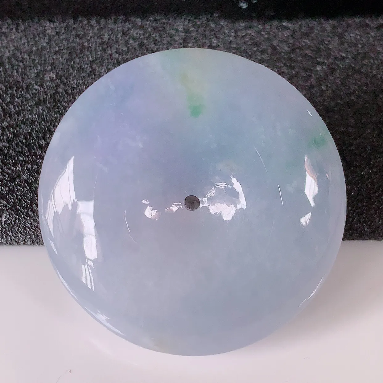 自然光实拍，水润紫罗兰翡翠平安扣吊坠，三彩，品相佳，美感十足，寓意平平安安，平安扣佩戴精美时尚！#1.11