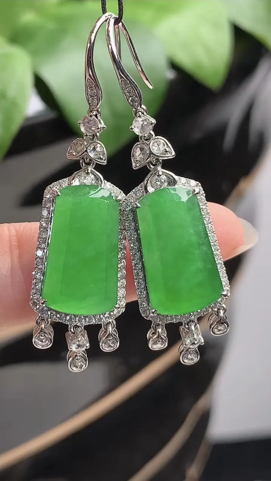 a货翡翠老坑冰种18K金伴钻镶嵌阳绿无事牌耳坠 尺寸15.7×8.8×6mm 重量9.24g 1207