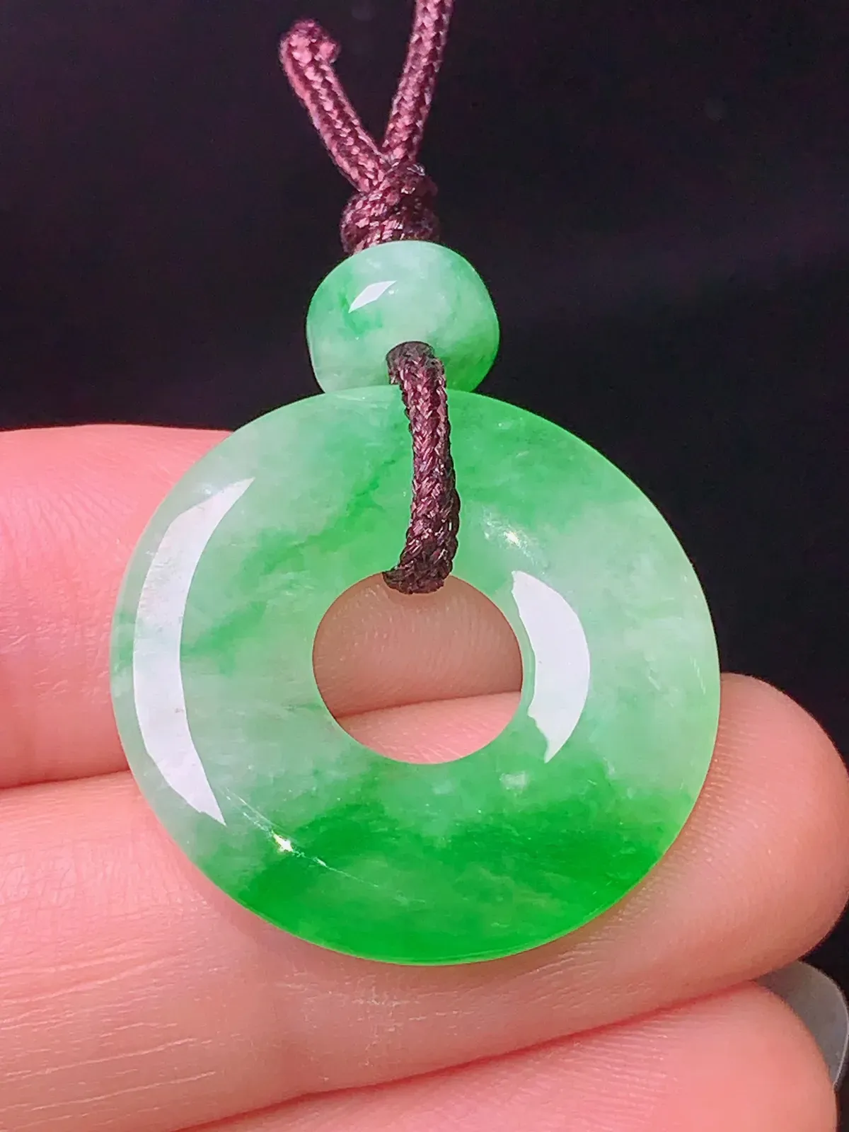 飘阳平安环吊坠 玉质细腻 色泽清新艳丽 整体尺寸23.2*3.5