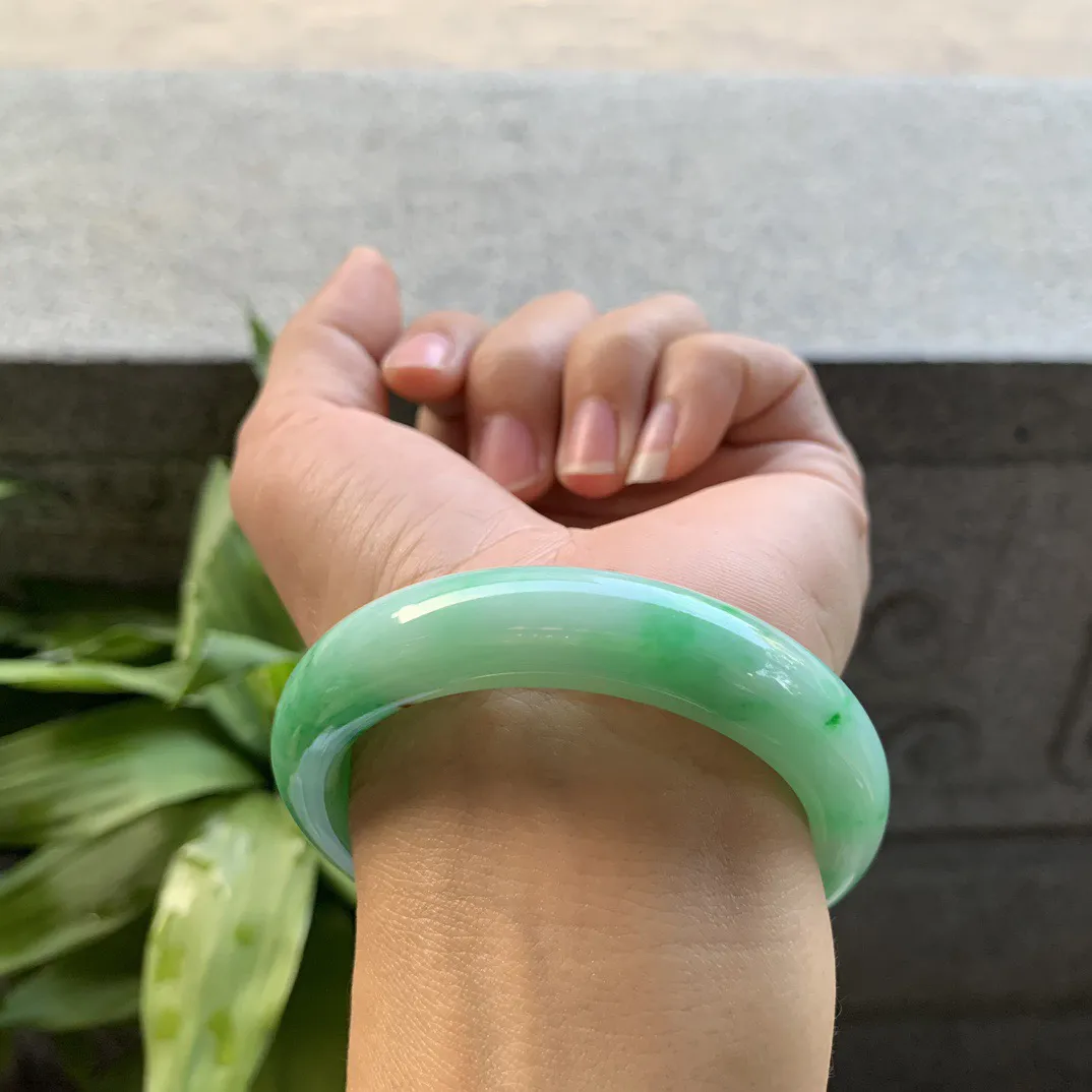 小圈口52.2-12.2-8.4 【辣阳绿正圈手镯】正圈52 53可戴