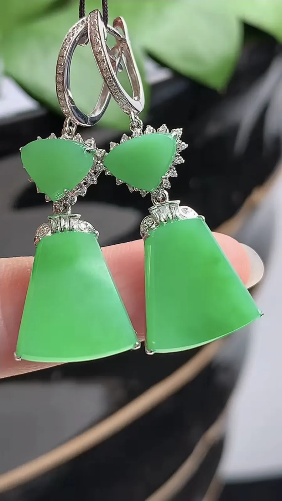 a货翡翠老坑种18K金伴钻镶嵌满绿无事牌耳坠 尺寸13.8×12×4.5mm 重量5.66g 1206