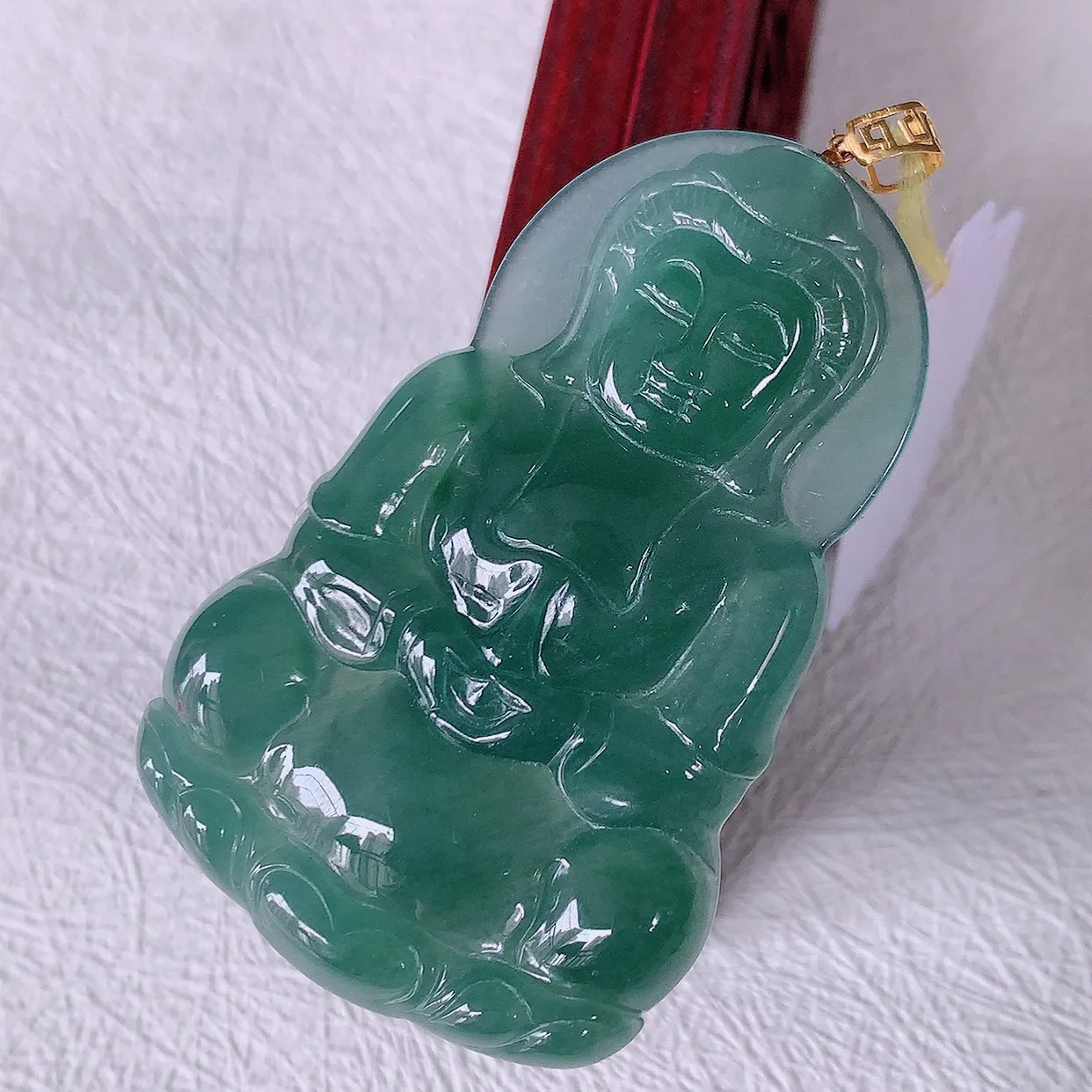 18K金镶嵌冰种满色翡翠观音菩萨吊坠，赐福翡翠观音，观音面相端庄，品相佳，佩戴气质！#35.11