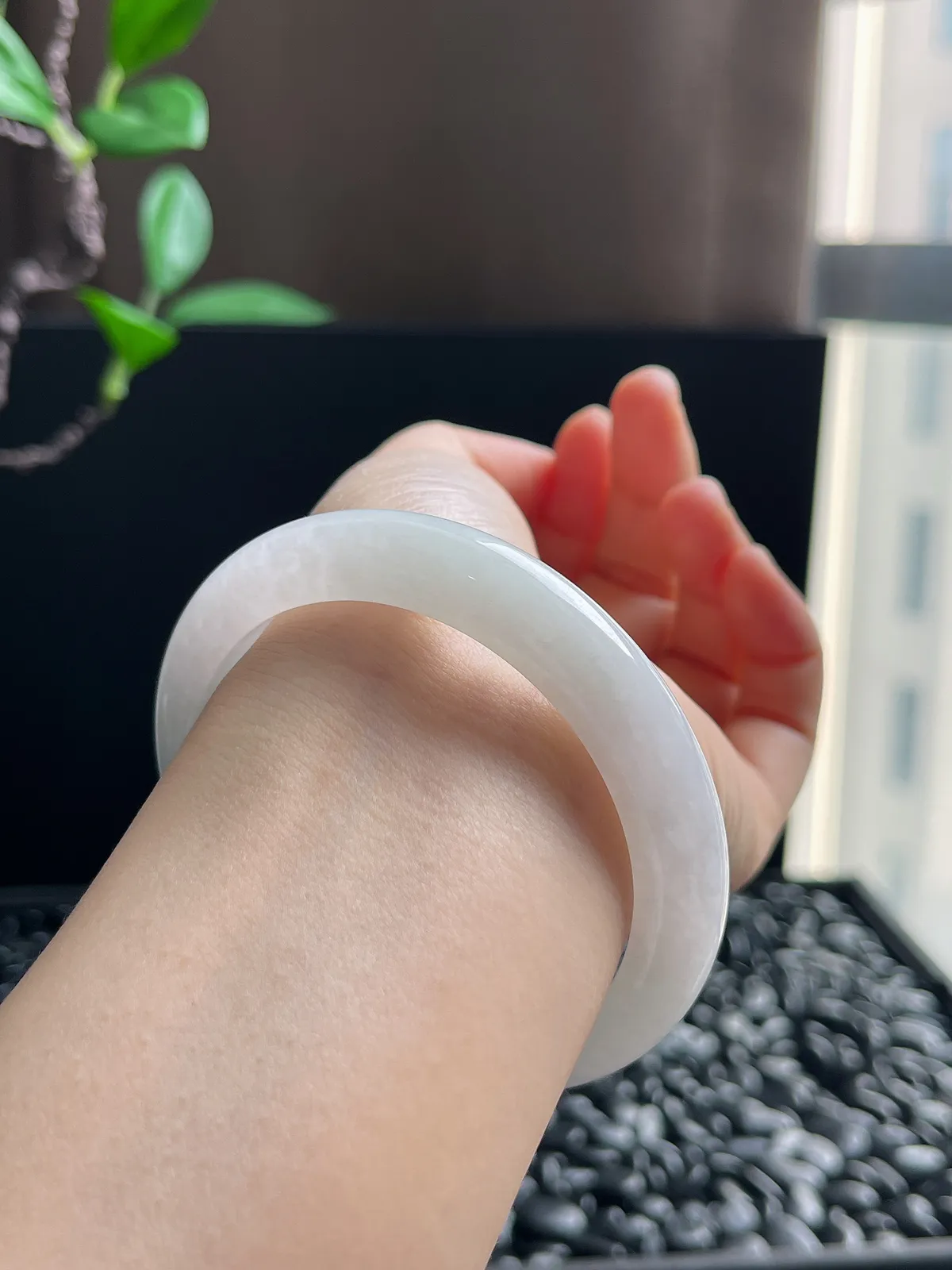 正圈58圈口，翡翠冰糯种白色手镯