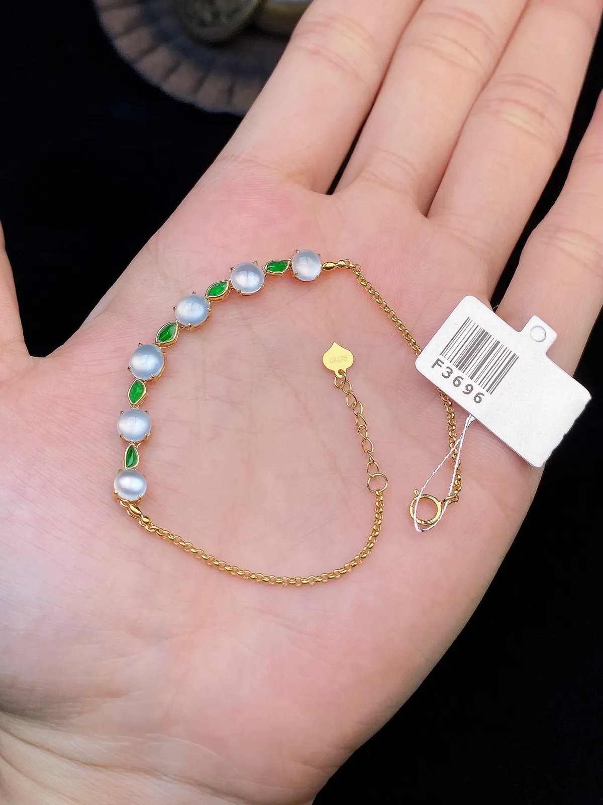 【冰种蛋面镶嵌手链】颗颗冰透，饱满圆润，光泽闪耀，流行款，18K金搭配，裸石尺寸5.5*4.9*2.6毫米，总长180