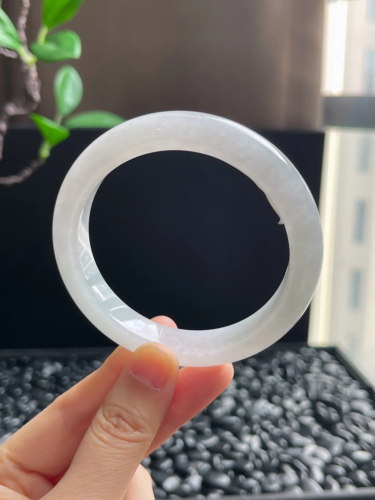 正圈58圈口，翡翠冰糯种白色手镯