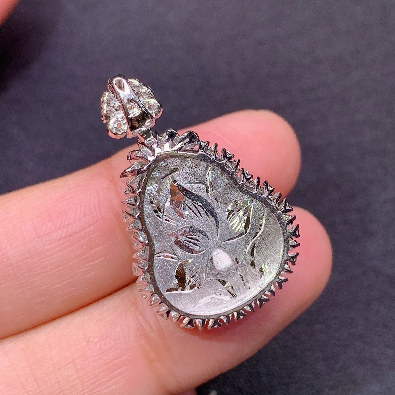 甜绿葫芦吊坠，18k金镶嵌，冰润色阳，玉质细腻，种水足，Jj 尺寸28*17.6*9.9