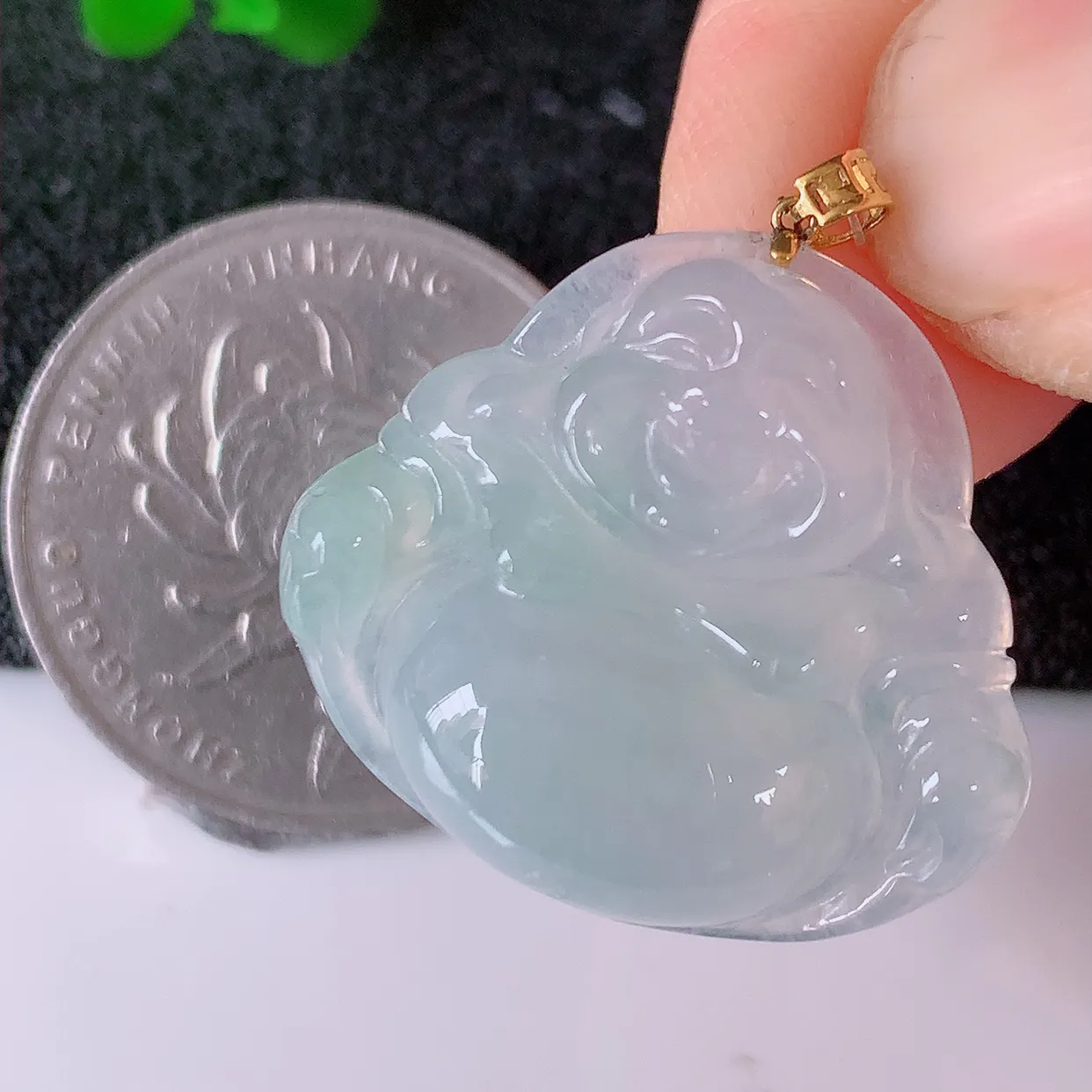 18K金镶嵌冰种翡翠佛公吊坠，种老水足，雕工精湛 ，寓意美好，佩戴时尚出众！#49.11