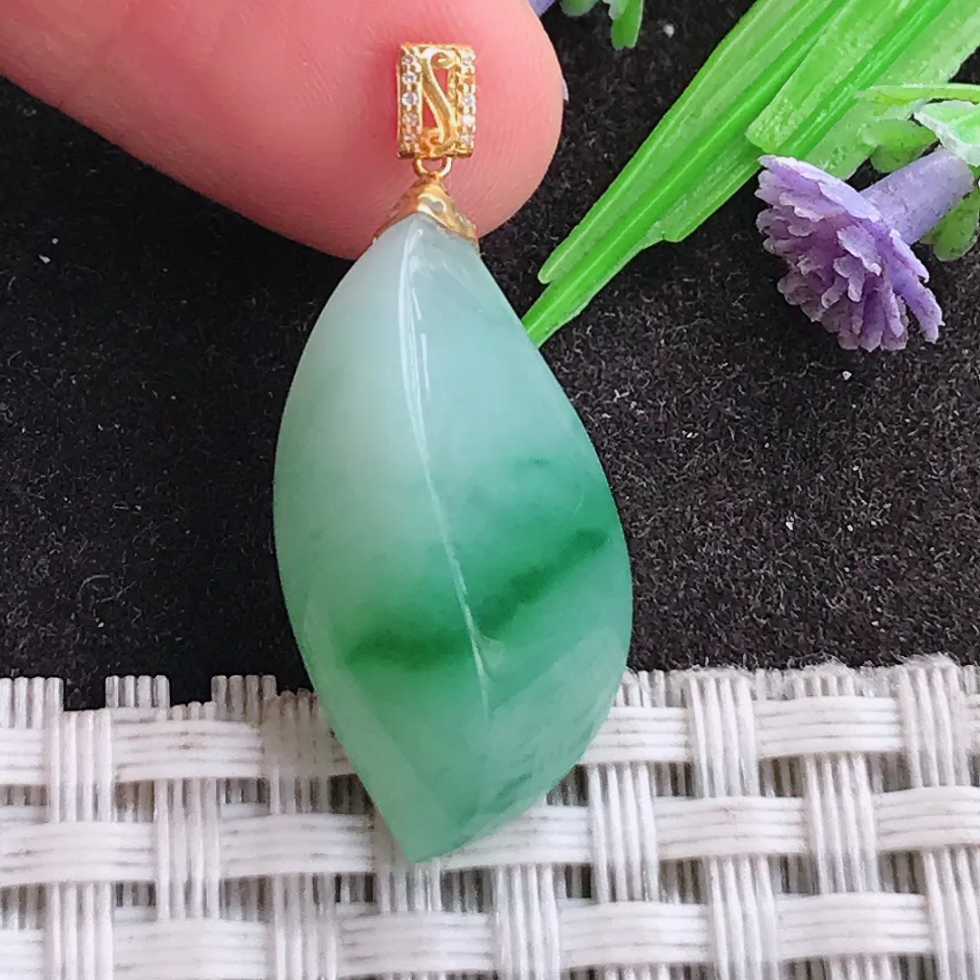天然A货翡翠25/13.5/8老坑18k金镶嵌温润飘绿随行吊坠翡翠挂件