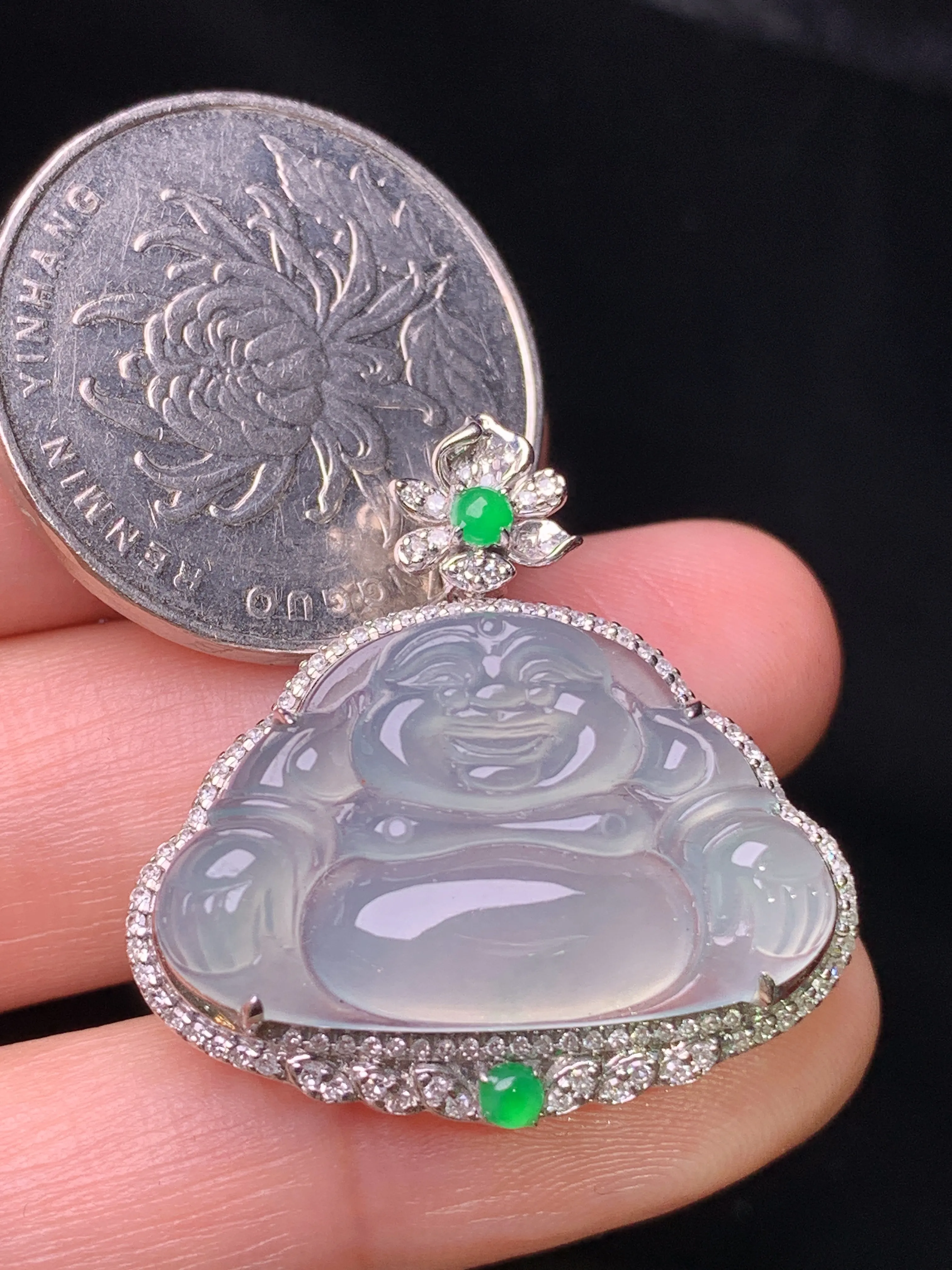 18k金钻镶嵌冰种佛的公吊坠 玉质细腻 水润亮眼 色泽艳丽 整体尺寸29*28.8*9.5