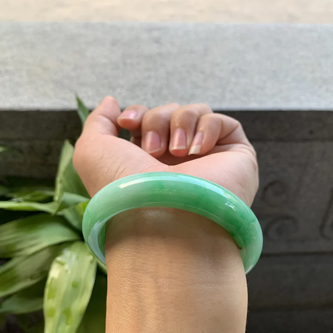 小圈口52.2-12.2-8.4 【辣阳绿正圈手镯】正圈52 53可戴