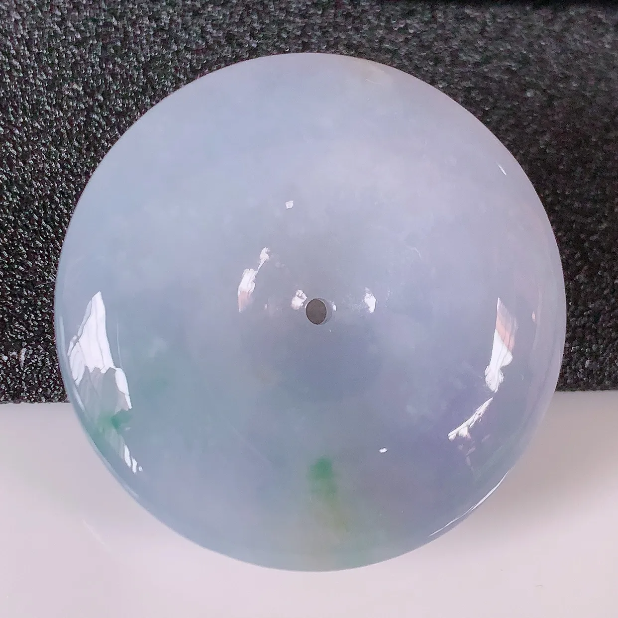 自然光实拍，水润紫罗兰翡翠平安扣吊坠，三彩，品相佳，美感十足，寓意平平安安，平安扣佩戴精美时尚！#1