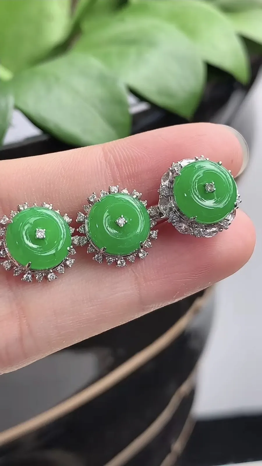 a货翡翠老坑种18K金伴钻镶嵌阳绿平安扣戒指耳钉两件套 圈口18裸石尺寸9.6耳钉9mm 重量7.18g 1206