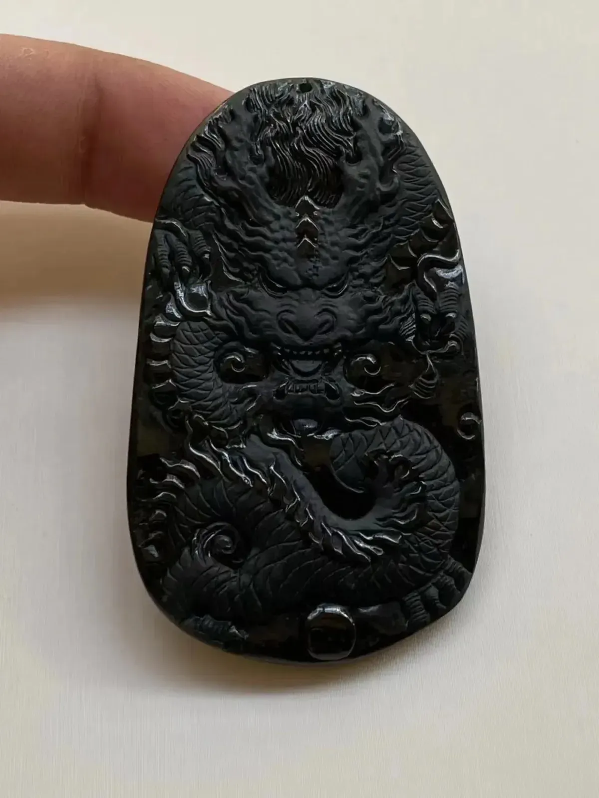 墨翠【龙行天下】细腻干净，黑度好，性价比高，雕工精湛，打灯透绿.