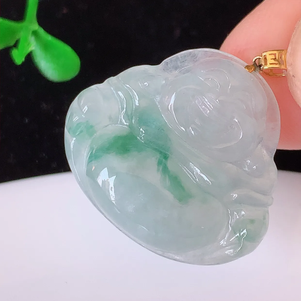 18K金镶嵌冰种飘花翡翠佛公吊坠，种老水足，雕工精湛 ，寓意美好，佩戴时尚出众！#49.7