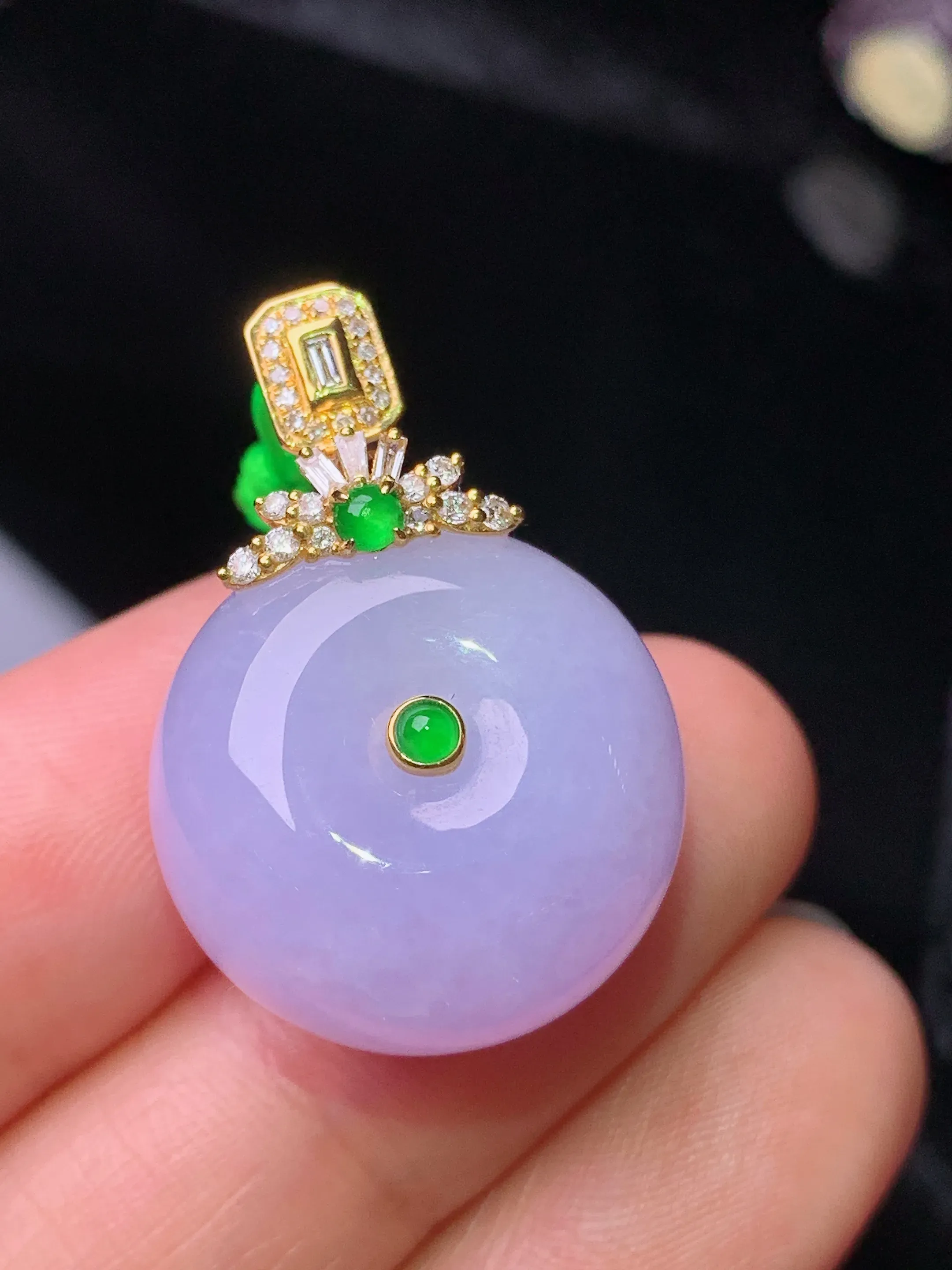 18k金钻镶嵌紫罗兰平安扣吊坠 玉质细腻 水润亮眼 色泽艳丽 整体尺寸27.8*19*13.3