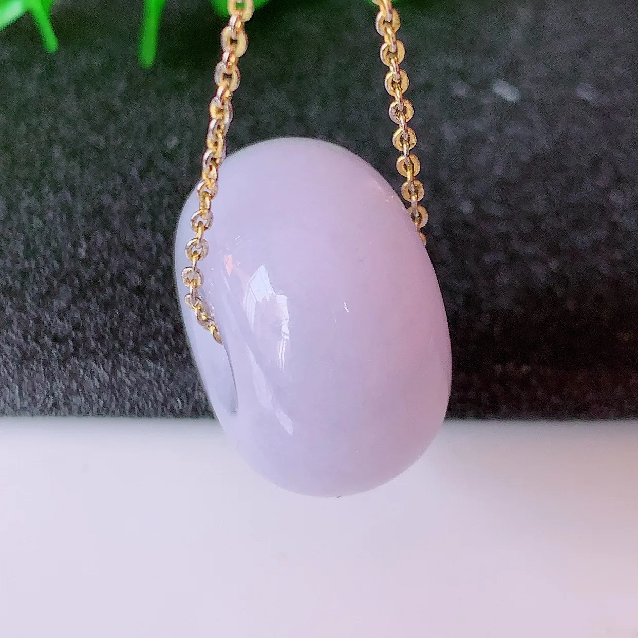 自然光实拍，冰润紫罗兰翡翠路路通吊坠，寓意好运连连，路路畅通，经典款式，财运滚滚，路路通，佩戴效果更好！配银链子#12.11