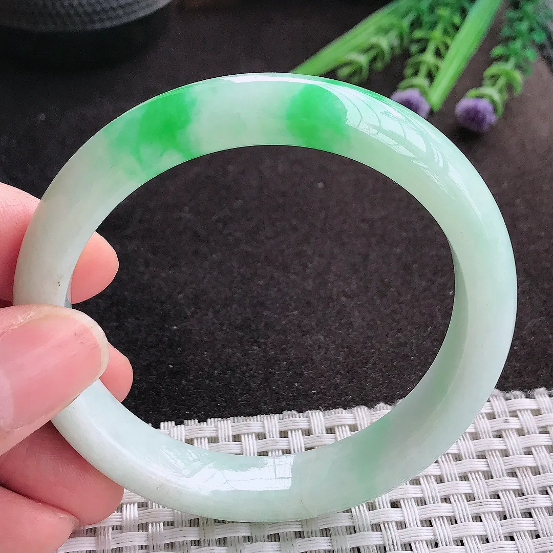 天然A货翡翠57.5/11.8/8.5老坑精美温润飘阳绿手镯宽边玉镯