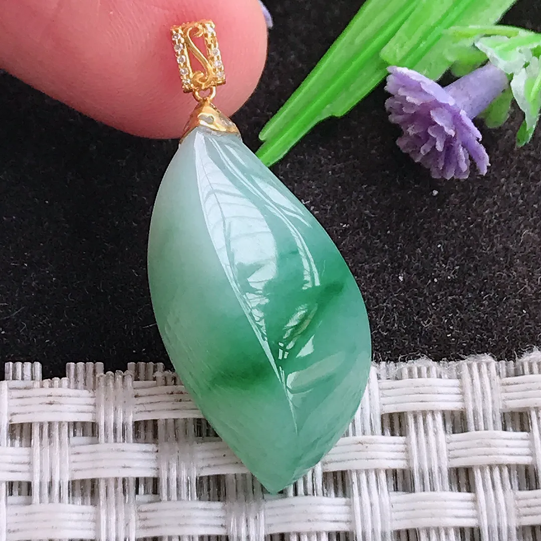 天然A货翡翠25/13.5/8老坑18k金镶嵌温润飘绿随行吊坠翡翠挂件