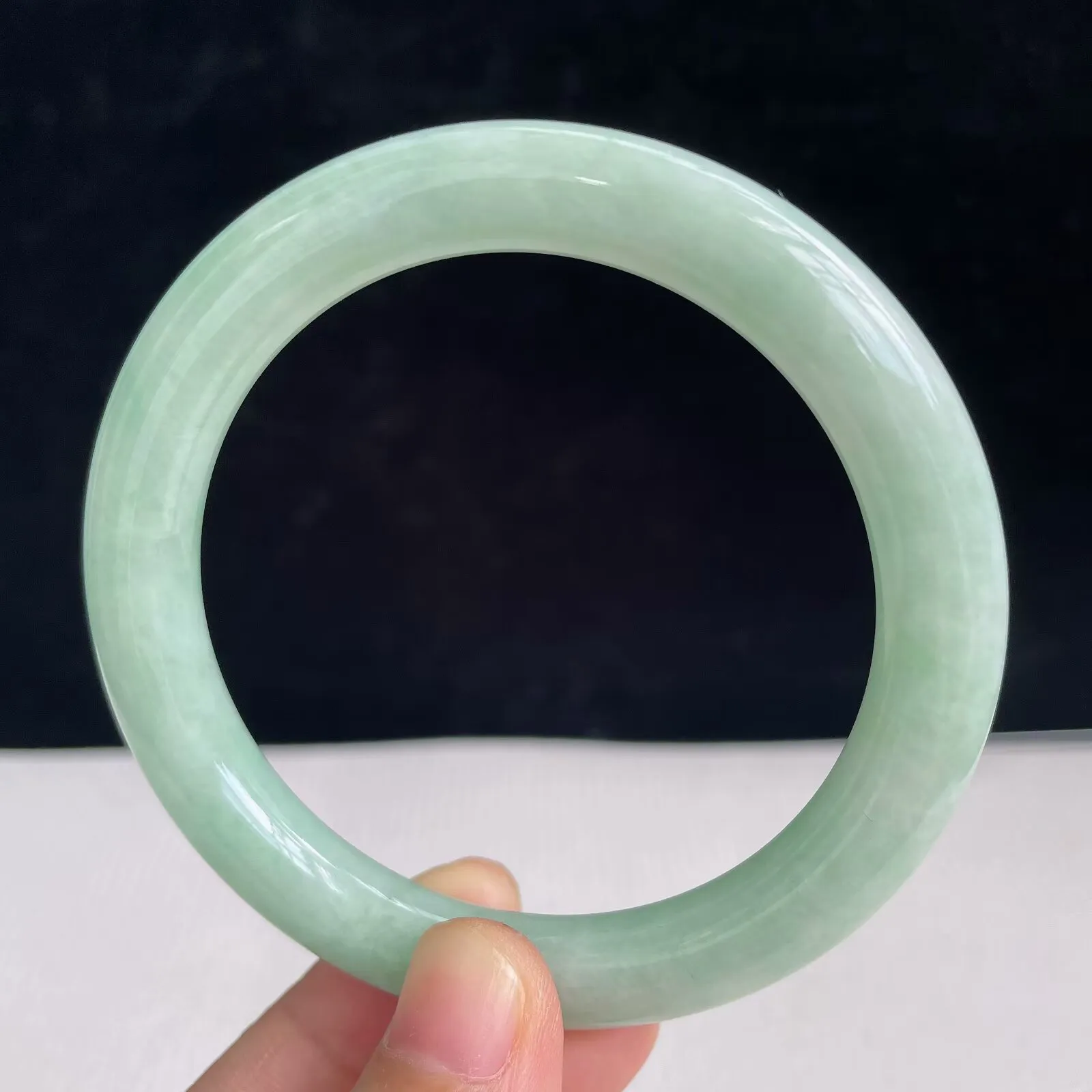 56圈飘绿玉镯翡翠A货苹果绿好种色手镯44.16 g