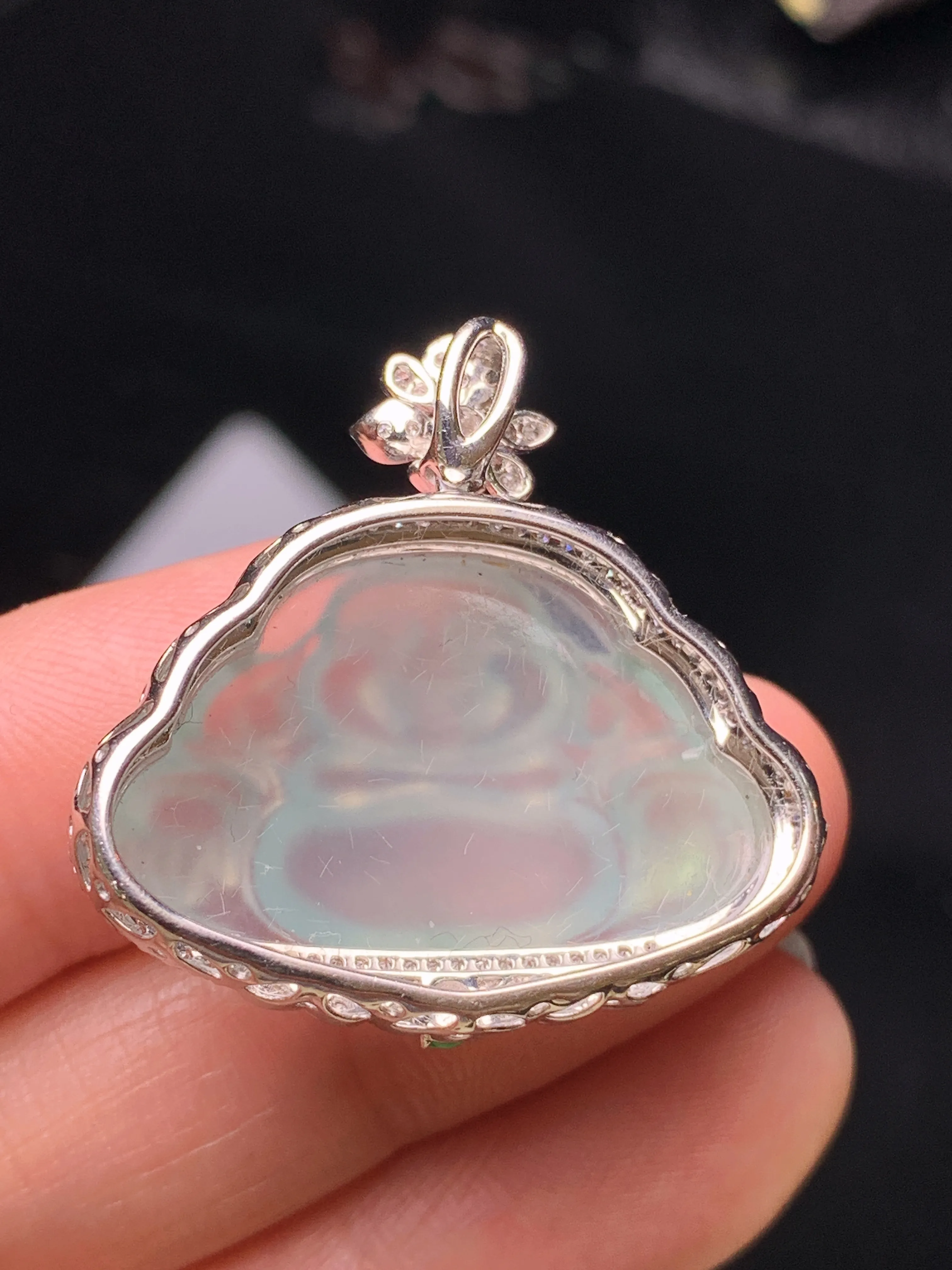 18k金钻镶嵌冰种佛的公吊坠 玉质细腻 水润亮眼 色泽艳丽 整体尺寸29*28.8*9.5