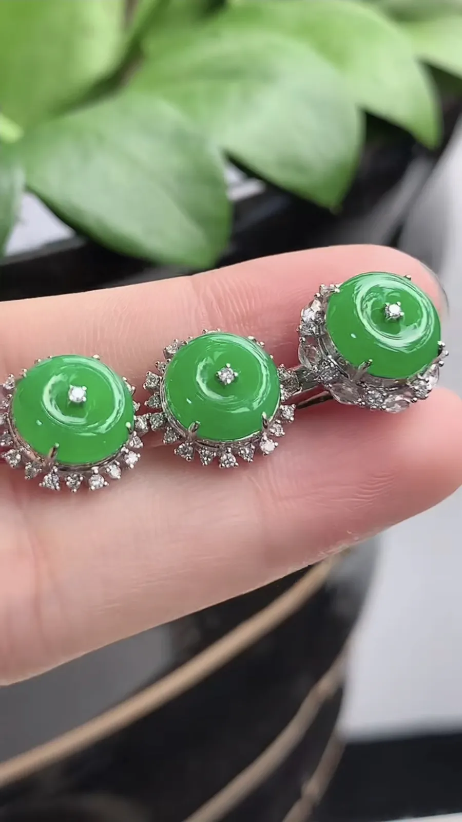 a货翡翠老坑种18K金伴钻镶嵌阳绿平安扣戒指耳钉两件套 圈口18裸石尺寸9.6耳钉9mm 重量7.18g 1206