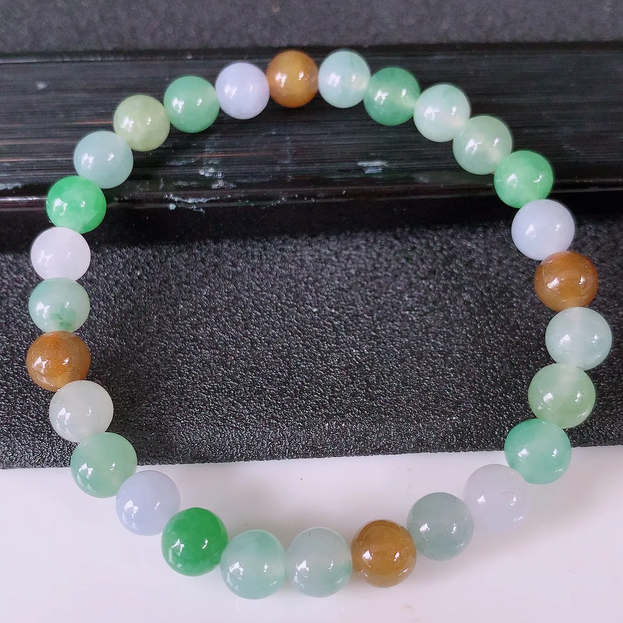 自然光实拍，冰多宝翡翠手链，多彩翡翠手串，颜色丰富，料子细腻，高档大气，自戴送礼佳品！#46.11取