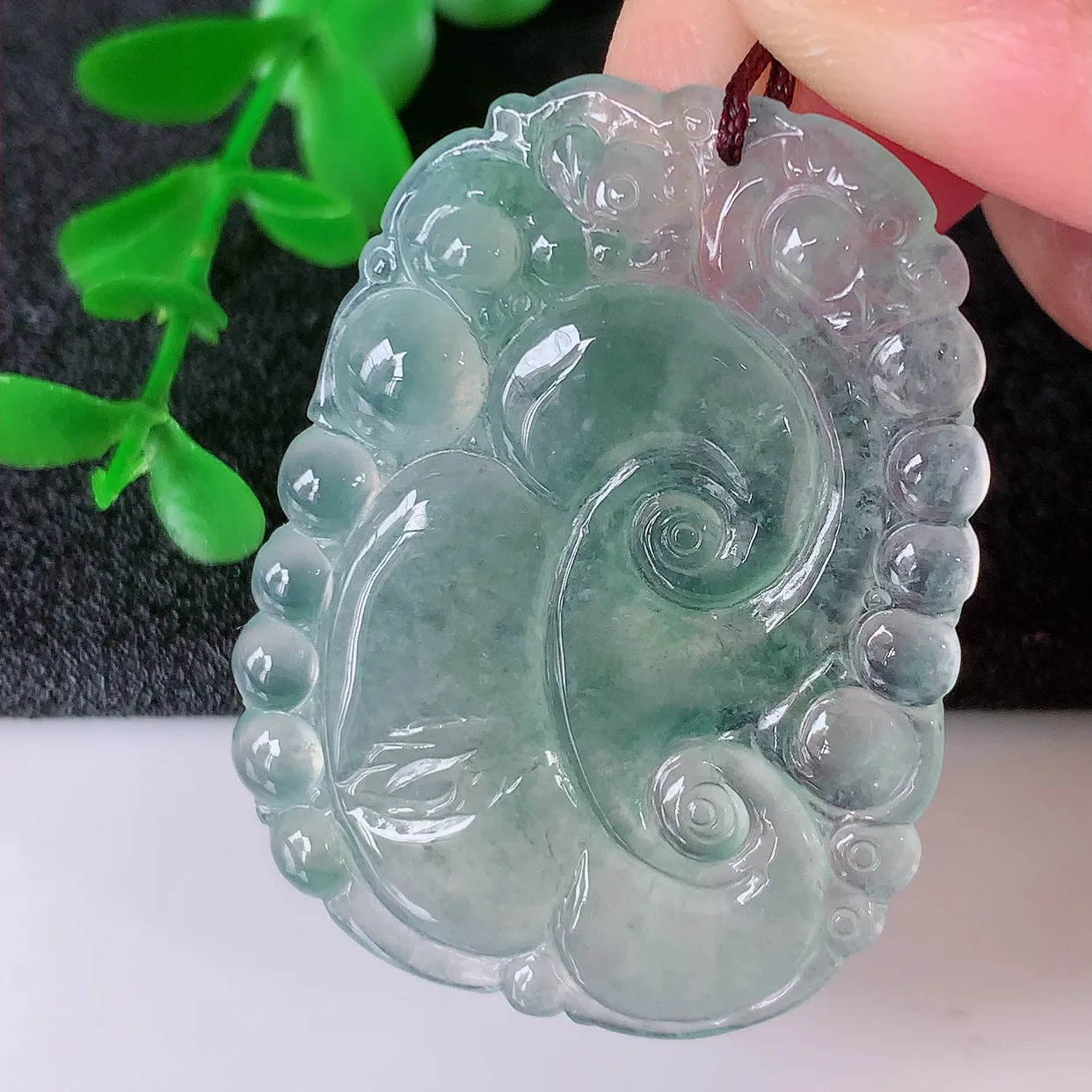 自然光实拍，冰种翡翠如意吊坠，上身效果非常美，饱满大气，工艺美，万事如意，如意一生 #01.11