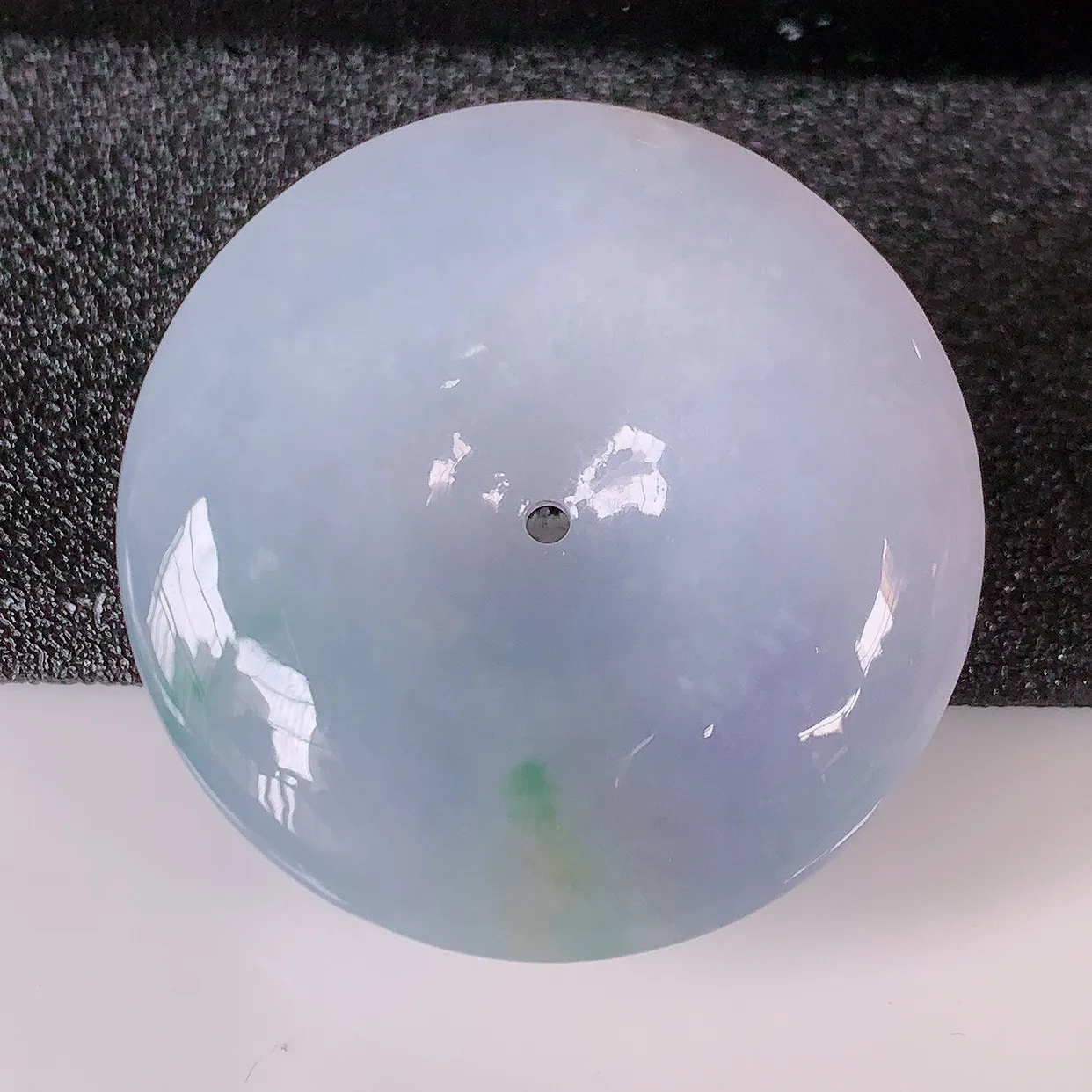 自然光实拍，水润紫罗兰翡翠平安扣吊坠，三彩，品相佳，美感十足，寓意平平安安，平安扣佩戴精美时尚！#1.11