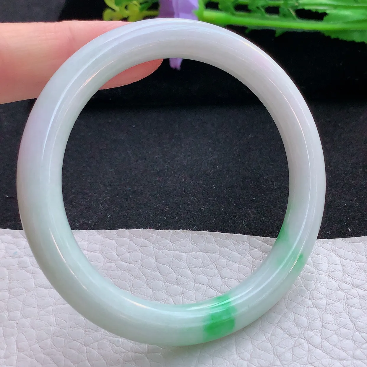 xx自然光56.5*8.5*9美人镯 翡翠a货玉手镯白底青圆条珠宝玉手环